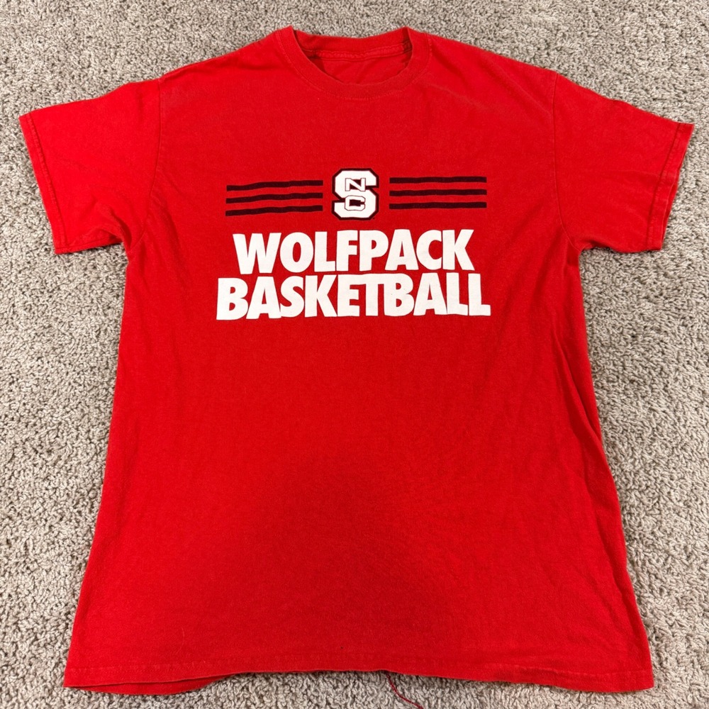 NC State Wolfpack Basketball T-Shirt Mens M Red Good Collegiate Graphic Tee